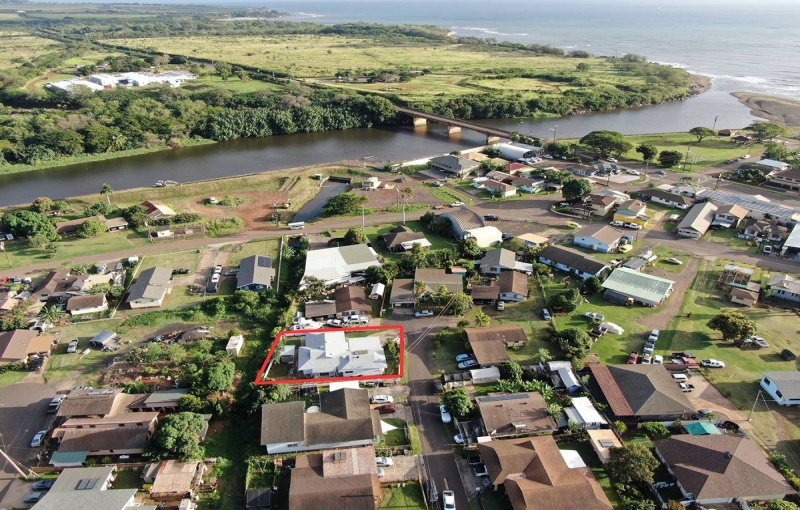 Here's the proximity of the house  to the Waimea River,  leading out to the Pacific Ocean.  (Red outline is approximate border of property)